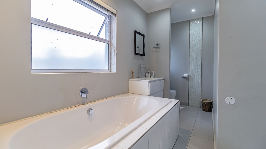 4 Bedroom Property for Sale in Dennegeur Western Cape